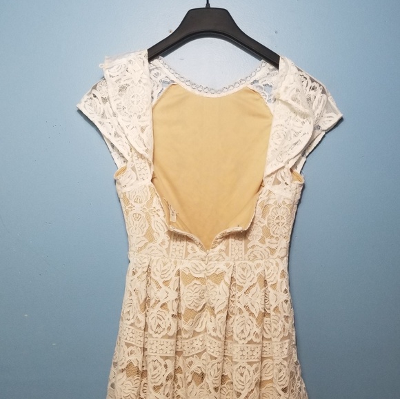 Francesca's White Lace Dress ( above the knee) - Picture 4 of 7